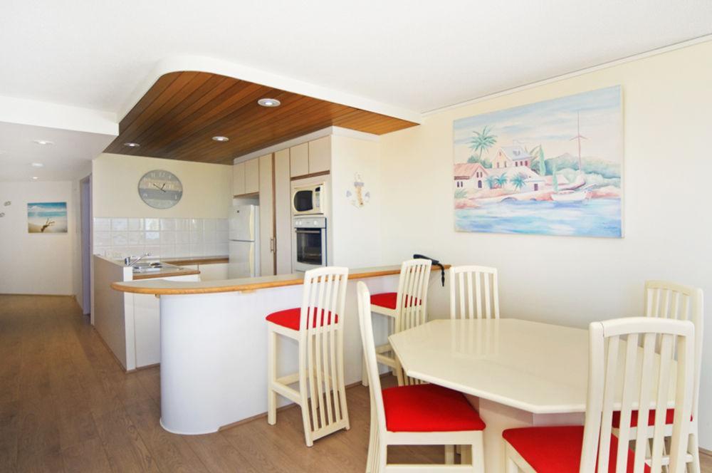 Oceanside Resort - Absolute Beachfront Apartments Gold Coast Exterior foto